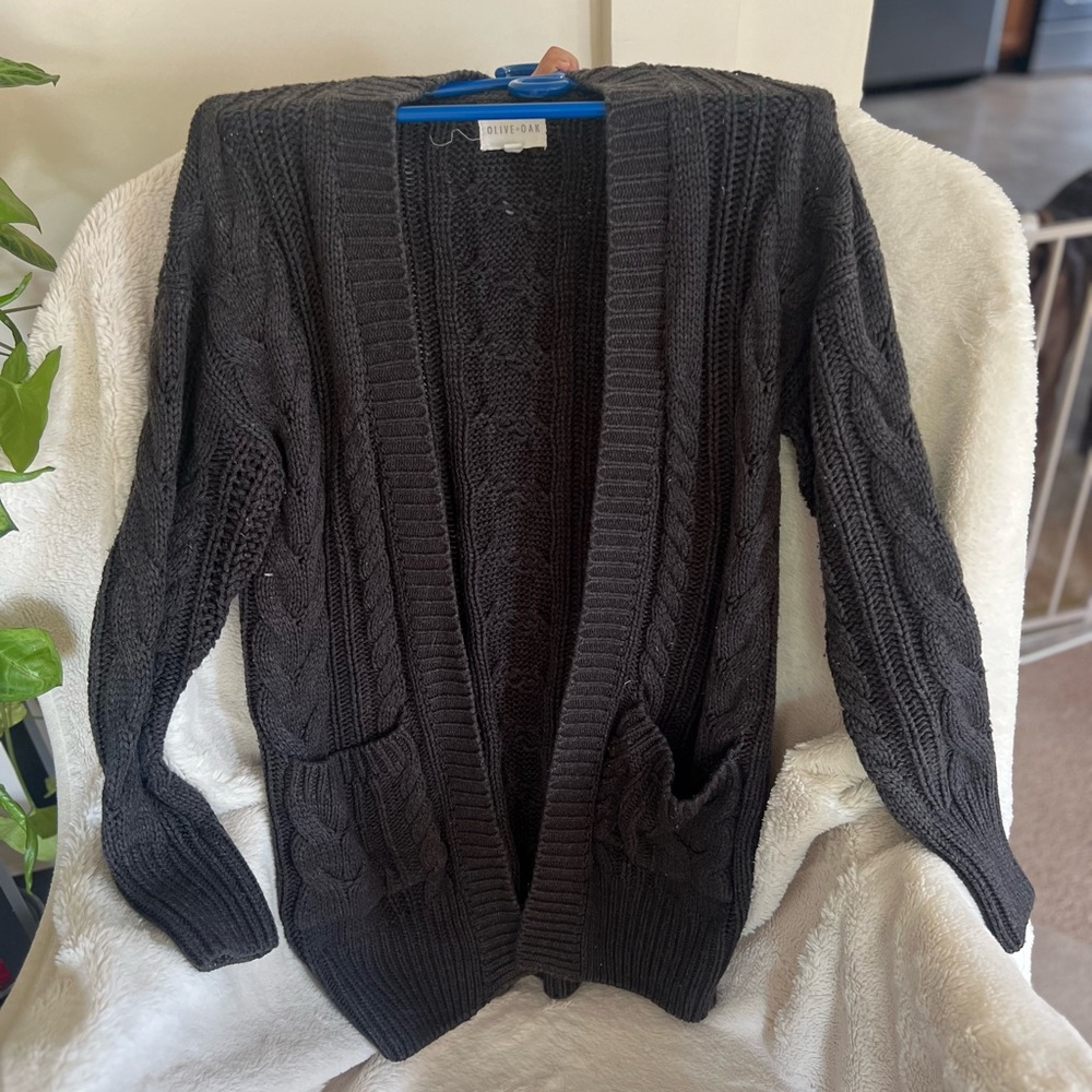 Olive & Oak Cable Knit Cardigan